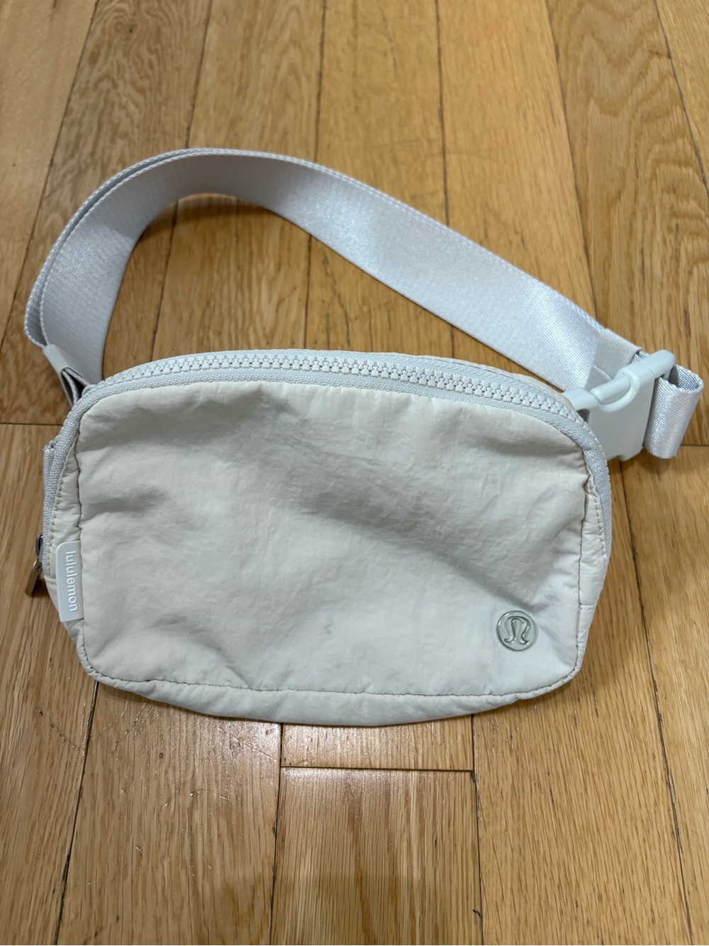 lululemon Everywhere Belt Bag 1L Bone Metal Logo EBB